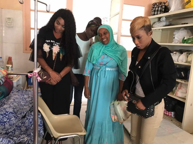 Le trio du Groupe Safari chez les enfants de l'hôpital le Dantec. Le trio du Groupe Safari chez les enfants de l'hôpital le Dantec.