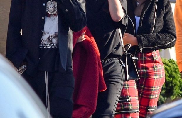 Travis Scott & Kylie Jenner ENSEMBLE pour la première fois depuis la… Travis Scott & Kylie Jenner ENSEMBLE pour la première fois depuis la…