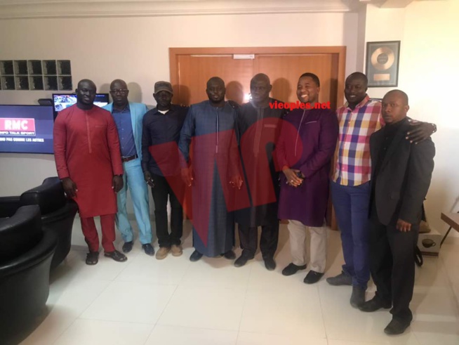 EXCLUSIFVIPEOPLES: Assane Ndiaye Baol production présente ses excuses chez Clédor Guéye le patron de BOSS organisateur du combat Ama Baldé Papa Sow. EXCLUSIFVIPEOPLES: Assane Ndiaye Baol production présente ses excuses chez Clédor Guéye le patron de BOSS organisateur du combat Ama Baldé Papa Sow.