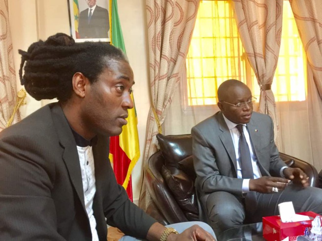 Jour J - 03 de son anniversaire, Mame Goor Diazaka chez le ministre des sports Matar Ba pour les derniers réglages. Jour J - 03 de son anniversaire, Mame Goor Diazaka chez le ministre des sports Matar Ba pour les derniers réglages.