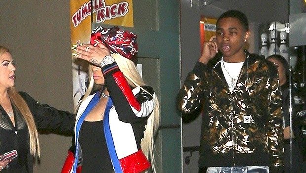 Blac Chyna 29 ans accusé de femme cougar, en couple avec un homme de 18 ans Blac Chyna 29 ans accusé de femme cougar, en couple avec un homme de 18 ans