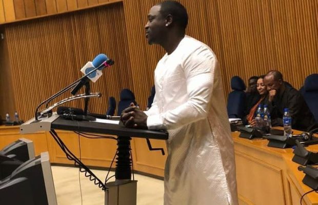 Justice – Le chanteur Akon dans la tourmente, près de 82 milliards F CFA à payer