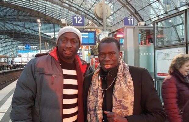 L’arrivée de Assane Ndiaye et son groupe Gueweul Gui en Allemagne Berlin L’arrivée de Assane Ndiaye et son groupe Gueweul Gui en Allemagne Berlin
