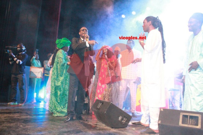 Youssou Ndour guest star à l'anniversaire de Mame Goor Diazaka, l'artiste ne manche pas ses mots tu es le meilleur. Youssou Ndour guest star à l'anniversaire de Mame Goor Diazaka, l'artiste ne manche pas ses mots tu es le meilleur.