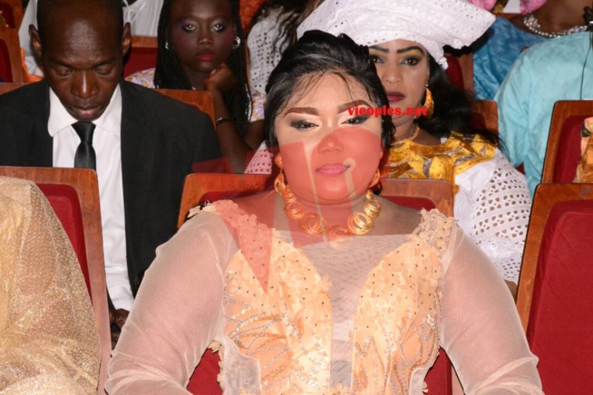 Fatima et Fatou Thiam, les deux dames de coeur del'artiste Mame Goor au premier rang à Sorano pour assister leur mari. Fatima et Fatou Thiam, les deux dames de coeur del'artiste Mame Goor au premier rang à Sorano pour assister leur mari.