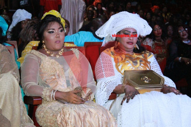 Fatima et Fatou Thiam, les deux dames de coeur del'artiste Mame Goor au premier rang à Sorano pour assister leur mari. Fatima et Fatou Thiam, les deux dames de coeur del'artiste Mame Goor au premier rang à Sorano pour assister leur mari.