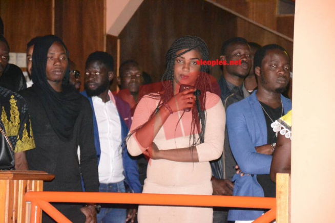 55 IMAGES : Dans la chaleur du Ravin, Pape Diouf met son "YEUNGUEL GUEUSSEM" en avant. Sortie Officielle le 14? 55 IMAGES : Dans la chaleur du Ravin, Pape Diouf met son "YEUNGUEL GUEUSSEM" en avant. Sortie Officielle le 14?