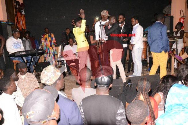 55 IMAGES : Dans la chaleur du Ravin, Pape Diouf met son "YEUNGUEL GUEUSSEM" en avant. Sortie Officielle le 14? 55 IMAGES : Dans la chaleur du Ravin, Pape Diouf met son "YEUNGUEL GUEUSSEM" en avant. Sortie Officielle le 14?