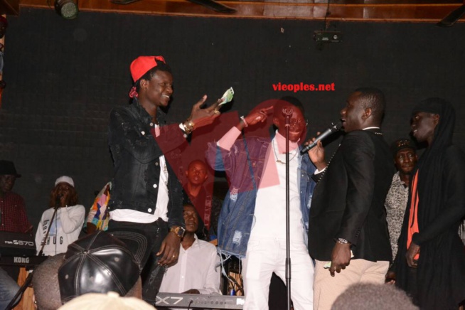 55 IMAGES : Dans la chaleur du Ravin, Pape Diouf met son "YEUNGUEL GUEUSSEM" en avant. Sortie Officielle le 14? 55 IMAGES : Dans la chaleur du Ravin, Pape Diouf met son "YEUNGUEL GUEUSSEM" en avant. Sortie Officielle le 14?