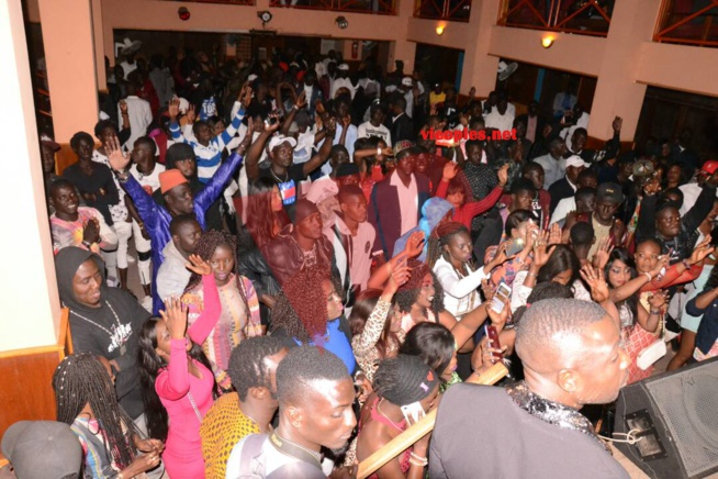 55 IMAGES : Dans la chaleur du Ravin, Pape Diouf met son "YEUNGUEL GUEUSSEM" en avant. Sortie Officielle le 14? 55 IMAGES : Dans la chaleur du Ravin, Pape Diouf met son "YEUNGUEL GUEUSSEM" en avant. Sortie Officielle le 14?