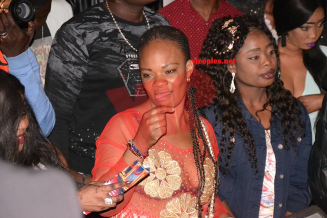 55 IMAGES : Dans la chaleur du Ravin, Pape Diouf met son "YEUNGUEL GUEUSSEM" en avant. Sortie Officielle le 14? 55 IMAGES : Dans la chaleur du Ravin, Pape Diouf met son "YEUNGUEL GUEUSSEM" en avant. Sortie Officielle le 14?