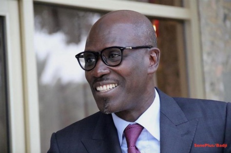 Seydou Guèye achète un tableau à 1.500.000 et l’offre à Cheikh Ba Seydou Guèye achète un tableau à 1.500.000 et l’offre à Cheikh Ba