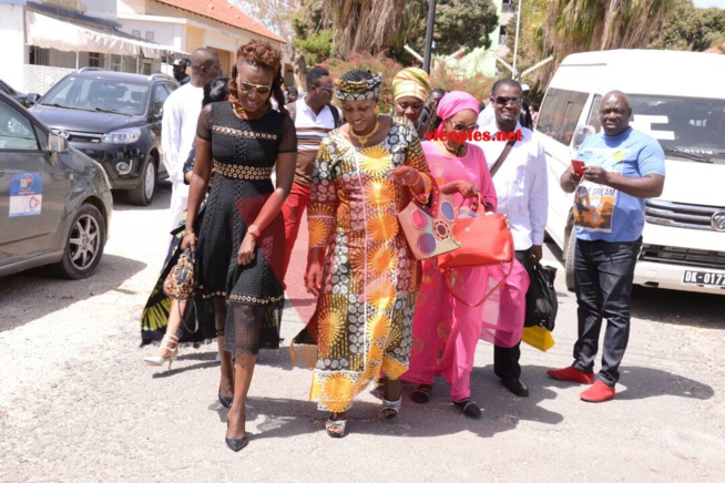 La Diva Coumba Gawlo en Conférence de presse sur le festival chant des linguères thèmes La Diva Coumba Gawlo en Conférence de presse sur le festival chant des linguères thèmes