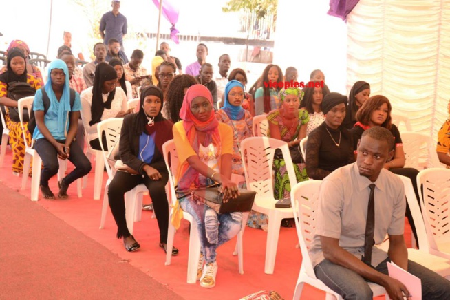 La Diva Coumba Gawlo en Conférence de presse sur le festival chant des linguères thèmes La Diva Coumba Gawlo en Conférence de presse sur le festival chant des linguères thèmes
