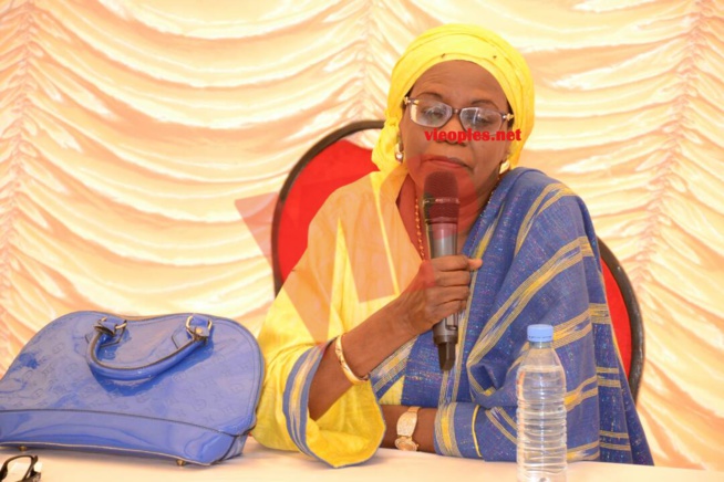 La Diva Coumba Gawlo en Conférence de presse sur le festival chant des linguères thèmes La Diva Coumba Gawlo en Conférence de presse sur le festival chant des linguères thèmes