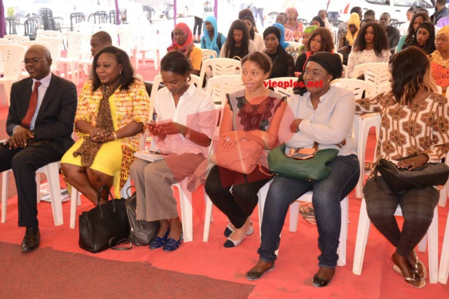 La Diva Coumba Gawlo en Conférence de presse sur le festival chant des linguères thèmes La Diva Coumba Gawlo en Conférence de presse sur le festival chant des linguères thèmes