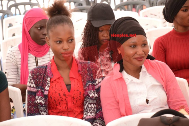 La Diva Coumba Gawlo en Conférence de presse sur le festival chant des linguères thèmes La Diva Coumba Gawlo en Conférence de presse sur le festival chant des linguères thèmes