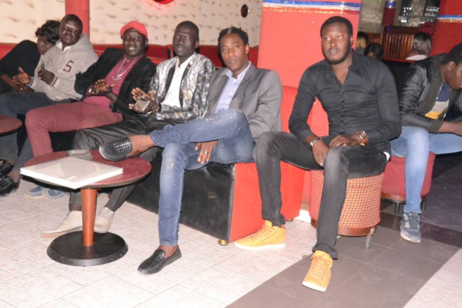 Aprés le succés de son anniversaire, Mame GOOR chauffe le Club Gaindé VIP et promet le feu le vendredi 16 au Saraba. Aprés le succés de son anniversaire, Mame GOOR chauffe le Club Gaindé VIP et promet le feu le vendredi 16 au Saraba.