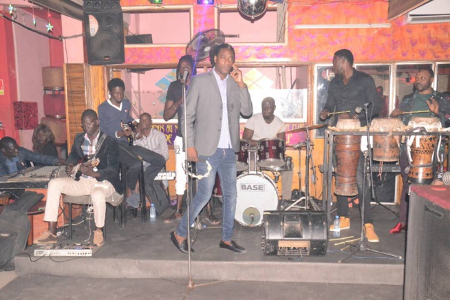 Aprés le succés de son anniversaire, Mame GOOR chauffe le Club Gaindé VIP et promet le feu le vendredi 16 au Saraba. Aprés le succés de son anniversaire, Mame GOOR chauffe le Club Gaindé VIP et promet le feu le vendredi 16 au Saraba.