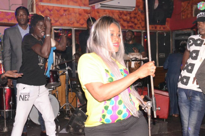 Aprés le succés de son anniversaire, Mame GOOR chauffe le Club Gaindé VIP et promet le feu le vendredi 16 au Saraba. Aprés le succés de son anniversaire, Mame GOOR chauffe le Club Gaindé VIP et promet le feu le vendredi 16 au Saraba.