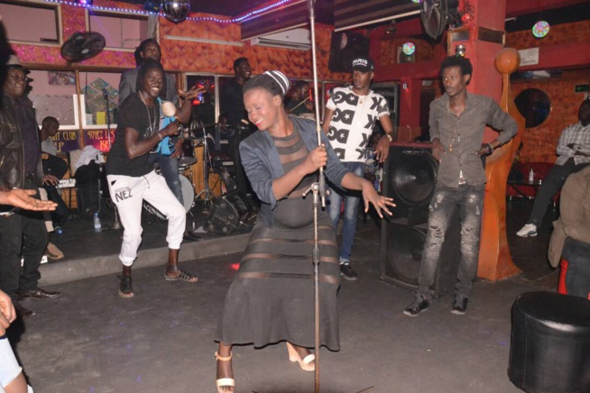 Aprés le succés de son anniversaire, Mame GOOR chauffe le Club Gaindé VIP et promet le feu le vendredi 16 au Saraba. Aprés le succés de son anniversaire, Mame GOOR chauffe le Club Gaindé VIP et promet le feu le vendredi 16 au Saraba.