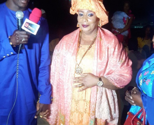 Fatou Aïdara, épouse du défunt Khalife des mourides, rejoint l’APR Fatou Aïdara, épouse du défunt Khalife des mourides, rejoint l’APR