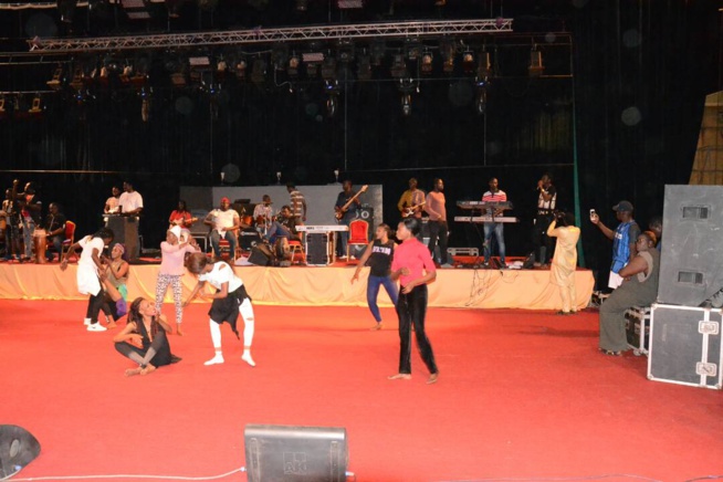 JOUR J SARGAL DJIGUENE avec Baye Ndiaye Albourakh Events: Waly Seck en mode Sound Check promet un spectacle de feu au Grand Theatre ce soir à Guichet Fermé.