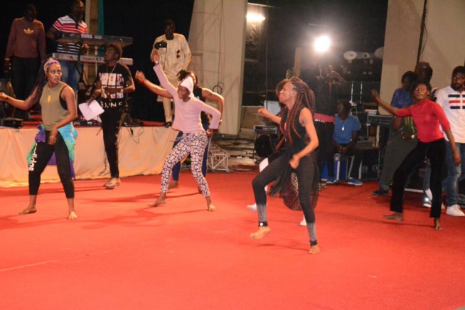JOUR J SARGAL DJIGUENE avec Baye Ndiaye Albourakh Events: Waly Seck en mode Sound Check promet un spectacle de feu au Grand Theatre ce soir à Guichet Fermé.