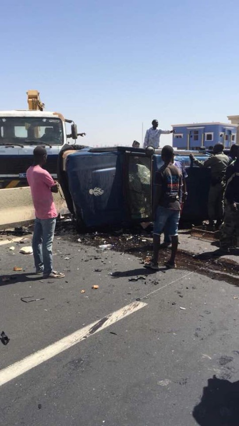 Image-Tentative d’évasion sur l'Autoroute à péage: Le détenu étrangle le gendarme, la voiture fait des tonneaux… Image-Tentative d’évasion sur l'Autoroute à péage: Le détenu étrangle le gendarme, la voiture fait des tonneaux…
