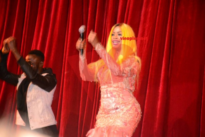 SARGAL DJIGUENE: Mbathio Ndiaye, Ndiolé Tall et Basse Thioune "Noy Moyto Sa Nonne" mettent le feu au grand theatre en premières parties SARGAL DJIGUENE: Mbathio Ndiaye, Ndiolé Tall et Basse Thioune "Noy Moyto Sa Nonne" mettent le feu au grand theatre en premières parties