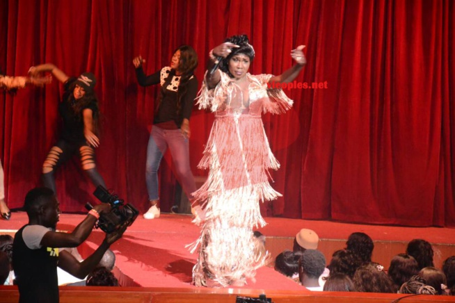 SARGAL DJIGUENE: Mbathio Ndiaye, Ndiolé Tall et Basse Thioune "Noy Moyto Sa Nonne" mettent le feu au grand theatre en premières parties SARGAL DJIGUENE: Mbathio Ndiaye, Ndiolé Tall et Basse Thioune "Noy Moyto Sa Nonne" mettent le feu au grand theatre en premières parties