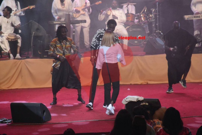 AWA BALDÉ refait surface et fait son show à la soirée Sargal Djiguene de Baye Ndiaye Al Bourakh Events. AWA BALDÉ refait surface et fait son show à la soirée Sargal Djiguene de Baye Ndiaye Al Bourakh Events.