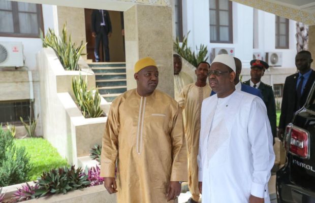 Adama Barrow a reçu le président Macky Sall dans son « State House » Adama Barrow a reçu le président Macky Sall dans son « State House »