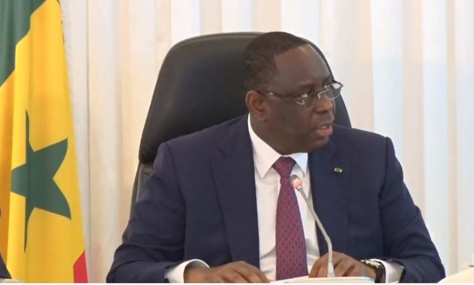 Crash d'un hélico de l'armée: Macky Sall instruit la mise en place d'une commission d'enquête (porte-parole) Crash d'un hélico de l'armée: Macky Sall instruit la mise en place d'une commission d'enquête (porte-parole)
