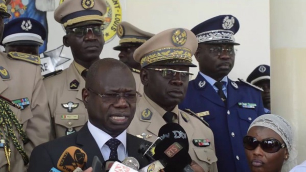 Le ministre Augustin Tine sur les causes du crash : "Nos hélicos sont en très bon état et sont entretenus régulièrement" Le ministre Augustin Tine sur les causes du crash : "Nos hélicos sont en très bon état et sont entretenus régulièrement"