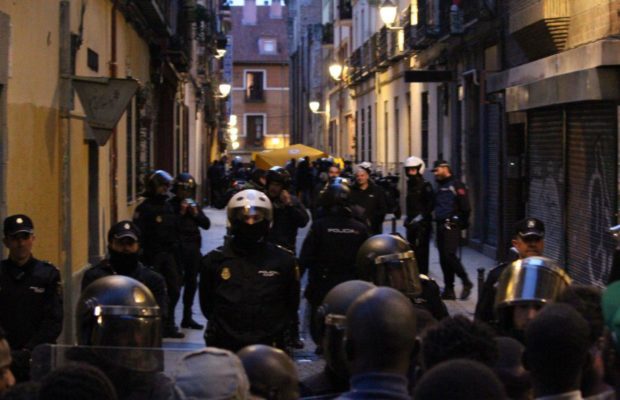 Urgent – Espagne: Un marchand ambulant de 35 ans meurt lors d’une course poursuite avec les policiers… Urgent – Espagne: Un marchand ambulant de 35 ans meurt lors d’une course poursuite avec les policiers…