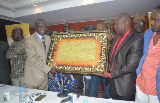 Sargal Thione : Thione Seck célébré par le journaliste Fadel Lô, le jour de son anniversaire…. Sargal Thione : Thione Seck célébré par le journaliste Fadel Lô, le jour de son anniversaire….