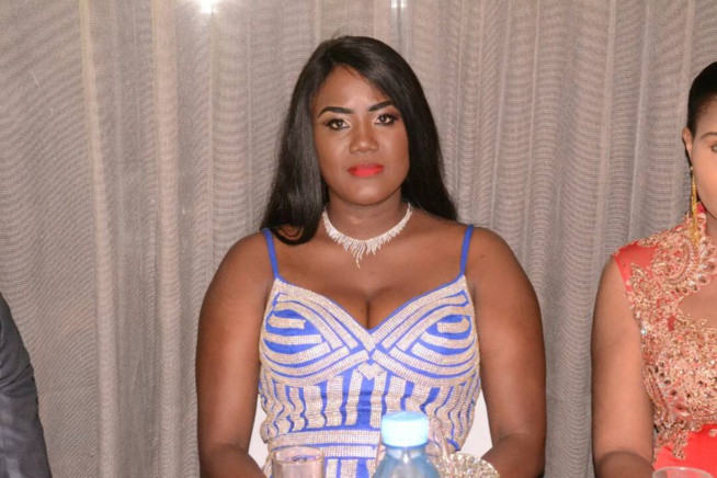 Adja Ombélico garde soigneusement son mari de Mika au Gala TAPIS ROUGE de la collection Mata Style Adja Ombélico garde soigneusement son mari de Mika au Gala TAPIS ROUGE de la collection Mata Style