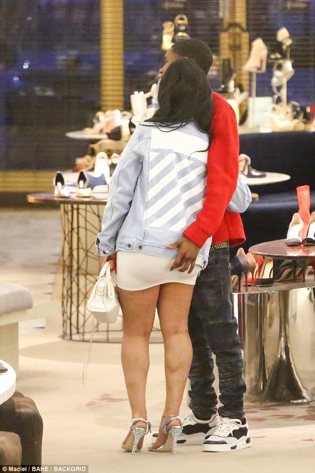 BLAC CHYNA ET SON NOUVEAU COPAIN DE 18 ANS, En pleine guerre avec Rob Kardashian, elle pense à … BLAC CHYNA ET SON NOUVEAU COPAIN DE 18 ANS, En pleine guerre avec Rob Kardashian, elle pense à …