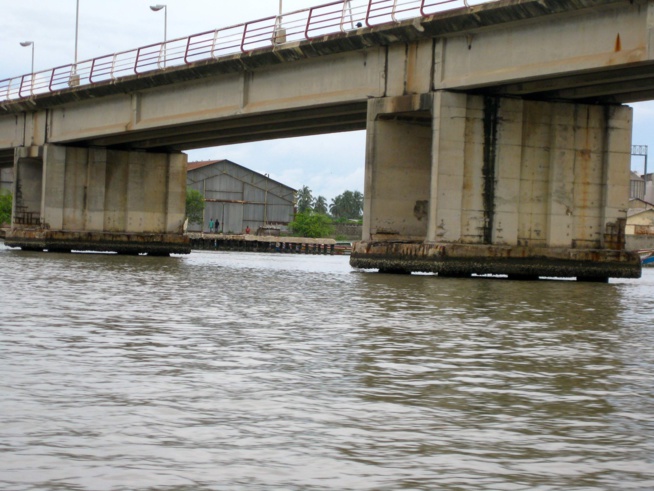 Arrêt sur images- Le Pont Emile Badiane de Ziguinchor menace de s'écrouler Arrêt sur images- Le Pont Emile Badiane de Ziguinchor menace de s'écrouler