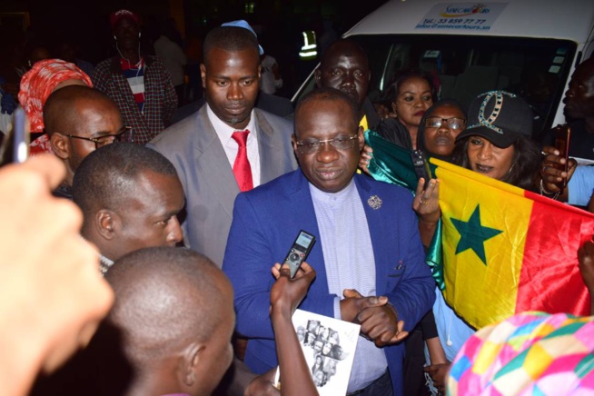 PRIX NELSON MANDELA: En images , l'arrivee du Pdt Mbagnick Diop a Dakar ce mercredi à 21heures.