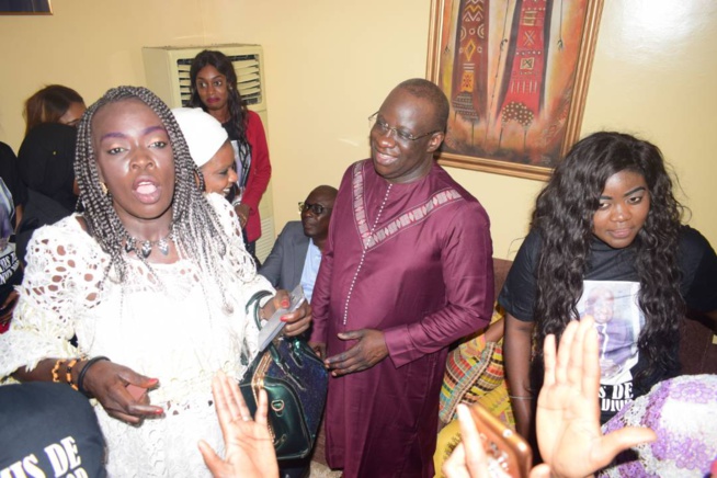 PRIX NELSON MANDELA: En images , l'arrivee du Pdt Mbagnick Diop a Dakar ce mercredi à 21heures. PRIX NELSON MANDELA: En images , l'arrivee du Pdt Mbagnick Diop a Dakar ce mercredi à 21heures.