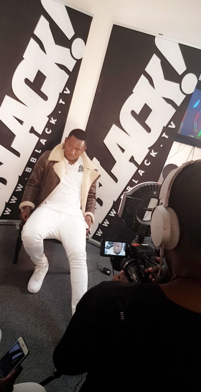 Le groupe Xpress en tournée de sa promotion internationale avec la chaîne de télévision BB Black Le groupe Xpress en tournée de sa promotion internationale avec la chaîne de télévision BB Black