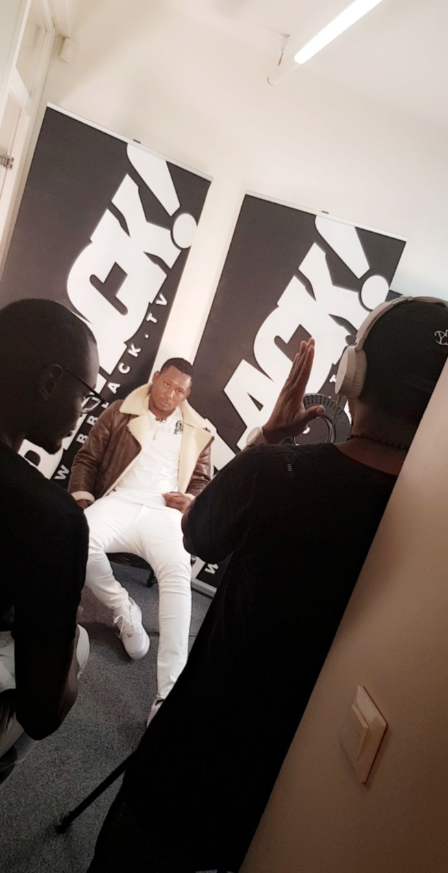 Le groupe Xpress en tournée de sa promotion internationale avec la chaîne de télévision BB Black Le groupe Xpress en tournée de sa promotion internationale avec la chaîne de télévision BB Black