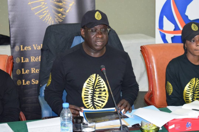 45 IMAGES, Le Président Mbagnick Diop en réunion avec son équipe pour les innovation du GALA DES CAURIS D'OR le 07 avril King Fahd Place. REGARDEZ 45 IMAGES, Le Président Mbagnick Diop en réunion avec son équipe pour les innovation du GALA DES CAURIS D'OR le 07 avril King Fahd Place. REGARDEZ