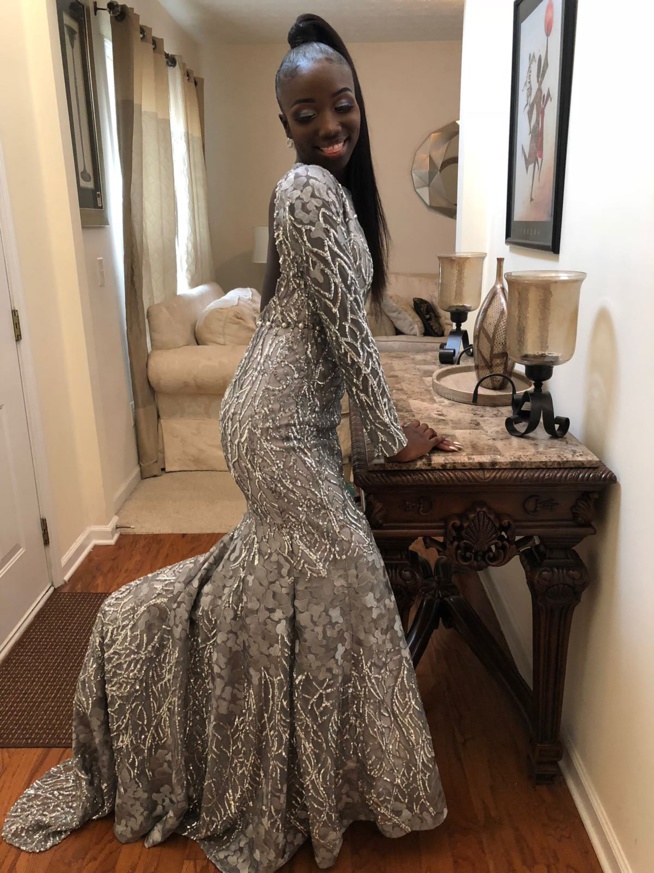 La fille du promoteur Gambien d'Atalanta aux USA,Suzana Bintou Ablaye Njie marque son début dans la mode avec PROM NIGHT.