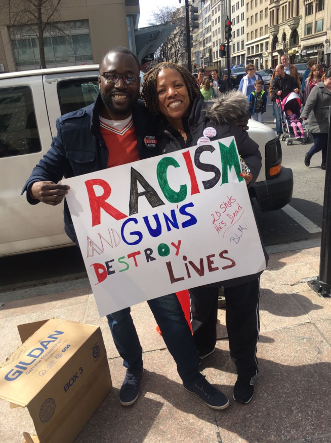 En images, les Américains dans la rue pour protester contre la loi sur l'octroi des armes à feu.