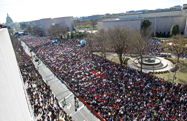 En images, les Américains dans la rue pour protester contre la loi sur l'octroi des armes à feu. En images, les Américains dans la rue pour protester contre la loi sur l'octroi des armes à feu.