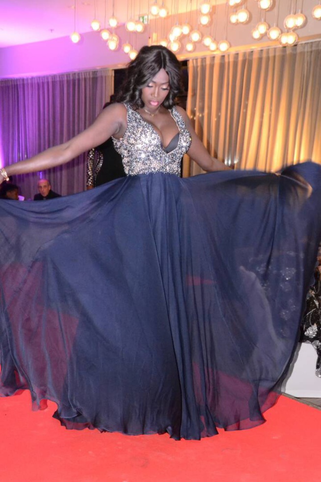 En images de la nouvelle collection de MATA STYLE OUEST FOIRE au Gala Tapis Rouge Chic & Élégant à l'hôtel Pullman dakar. En images de la nouvelle collection de MATA STYLE OUEST FOIRE au Gala Tapis Rouge Chic & Élégant à l'hôtel Pullman dakar.