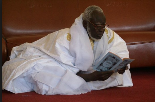EXCLUSIF/ DEUX GROSSES MESURES DU KHALIFE DES MOURIDES : Mutualisation de 124.000 Ndongos daaras...et soutien financier de 25 millions aux dialysés de Fawzeini EXCLUSIF/ DEUX GROSSES MESURES DU KHALIFE DES MOURIDES : Mutualisation de 124.000 Ndongos daaras...et soutien financier de 25 millions aux dialysés de Fawzeini